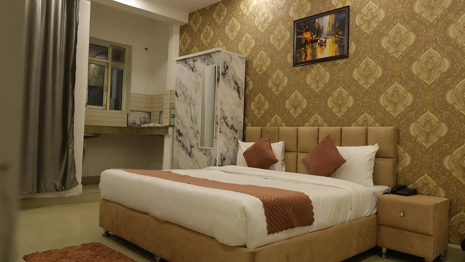 Hotel The Sandalwood By La Carnation I Faridabad-Gurgaon Road